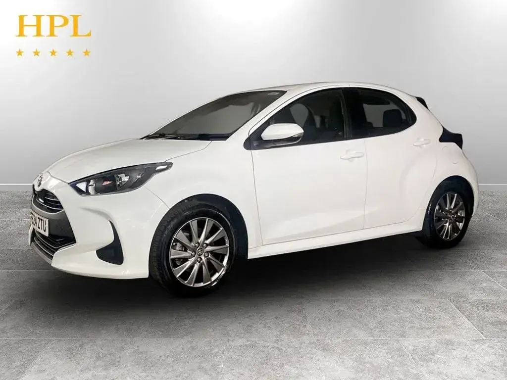Used Toyota Yaris 116 HP (85 kW) 2024 White Hatchback