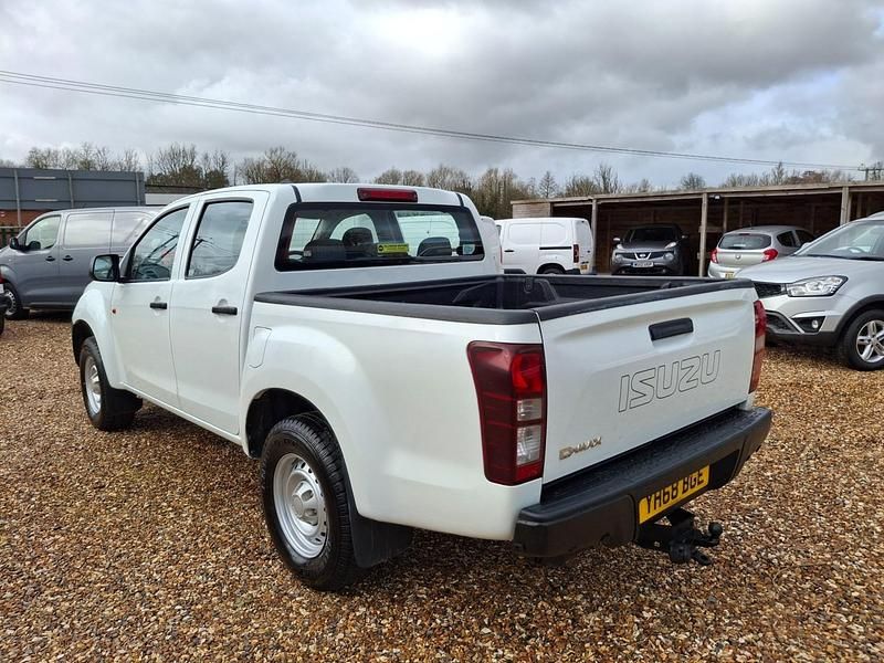 Used Isuzu Pick up 164 HP (120 kW) 2018 White Pickup