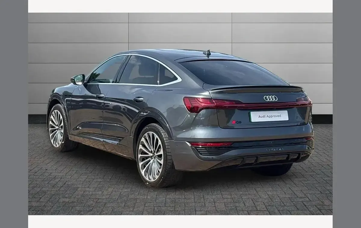 Usado Audi Q8 e-tron S-Line 300 kW (408 CV) 2024 Gris SUV