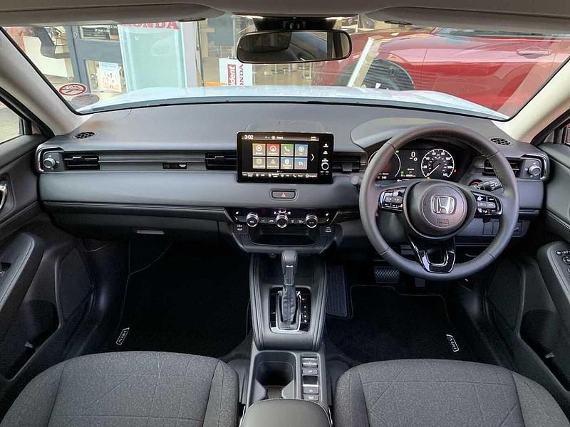 Used Honda HR-V Elegance 131 HP (96 kW) 2024 Sunlight white SUV