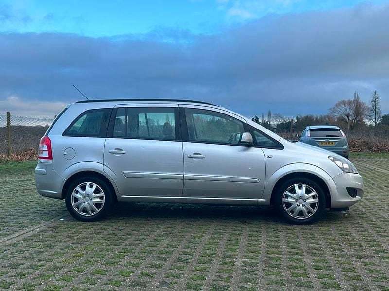 Used Vauxhall Zafira 118 HP (86 kW) 2014 Silver MPV