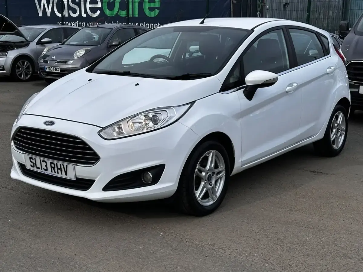 Used Ford Fiesta Zetec 2013 White Hatchback