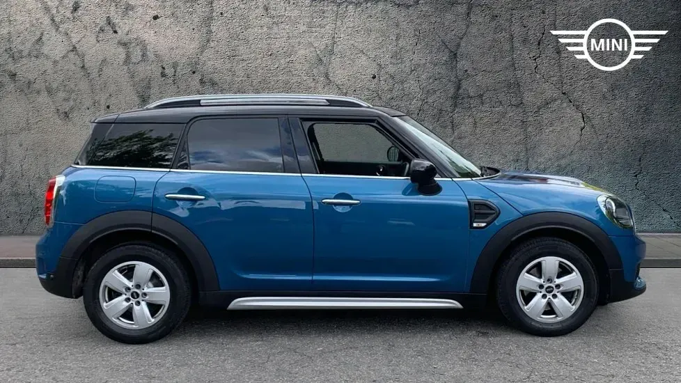 Używany Mini Cooper Countryman Classic 136 KM (100 kW) 2019 Niebieski SUV