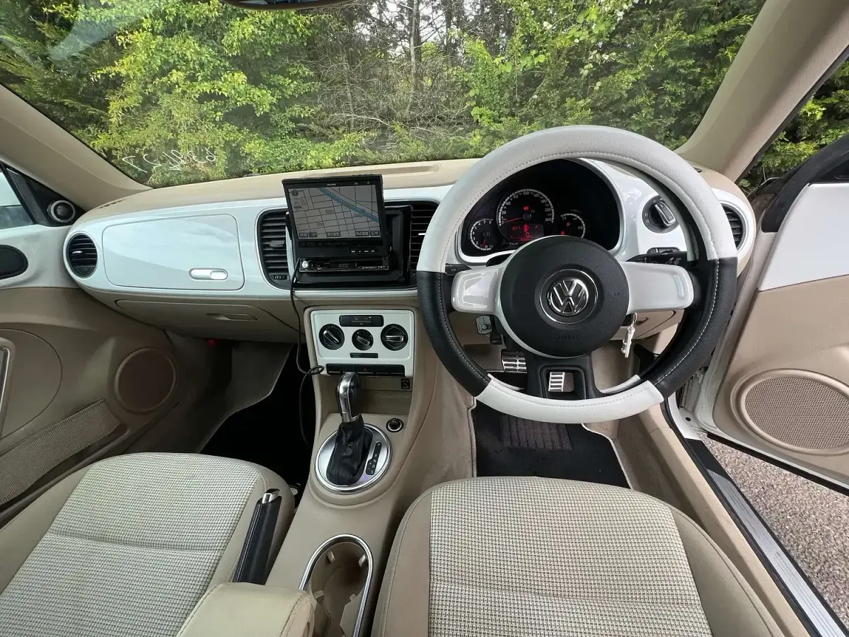 Used VW Beetle Design 105 HP (77 kW) 2012 White Hatchback