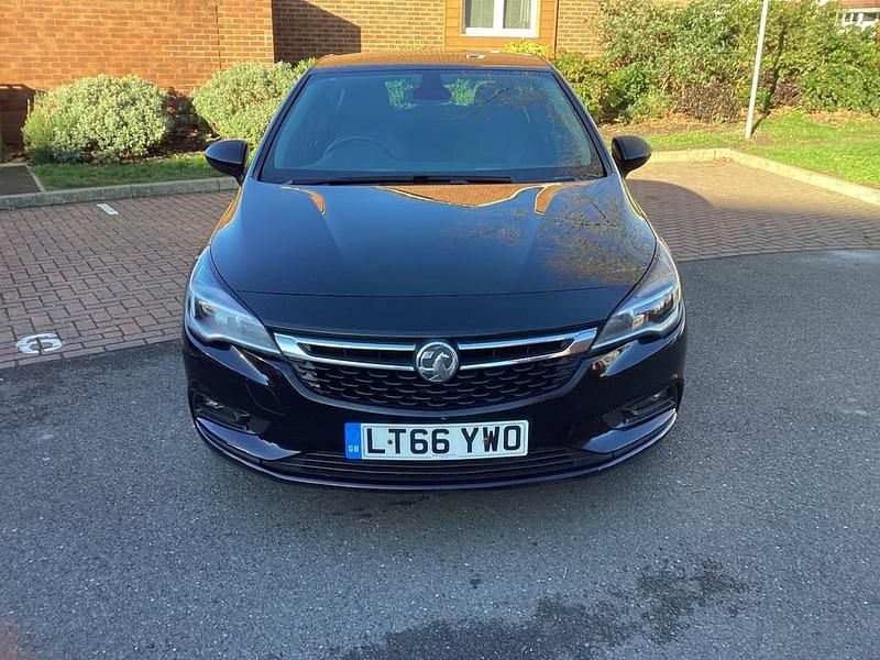 Used Vauxhall Astra Elite 150 HP (110 kW) 2016 Black Hatchback