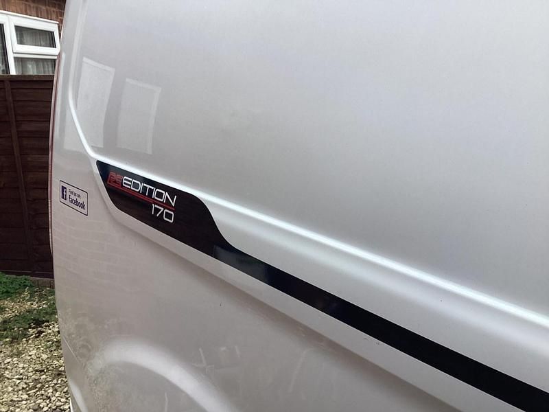 Used Ford Transit Custom 105 HP (77 kW) 2019 White Van