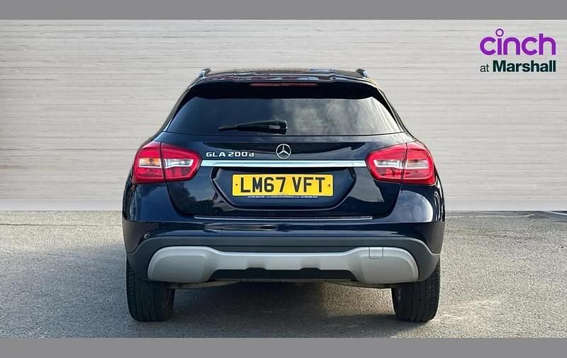 Used Mercedes GLA200 SE 134 HP (98 kW) 2017 Blue SUV