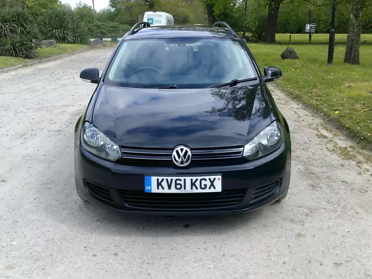 Begagnad VW Golf VI SE 105 HK (77 kW) 2011 Svart Halvkombi