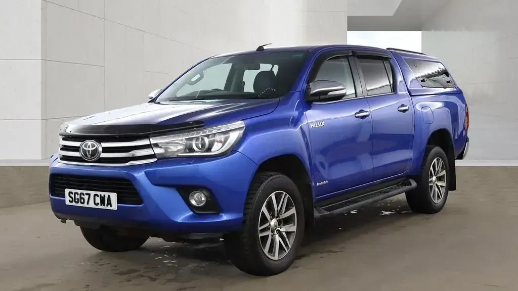 Used Toyota HiLux 150 HP (110 kW) 2017 Blue Pickup