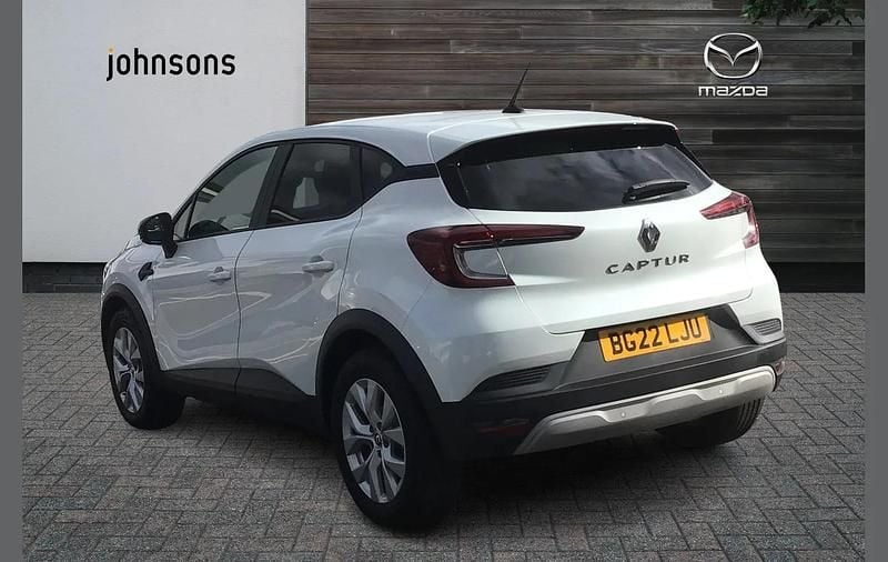 Used Renault Captur Iconic 138 HP (101 kW) 2022 White SUV