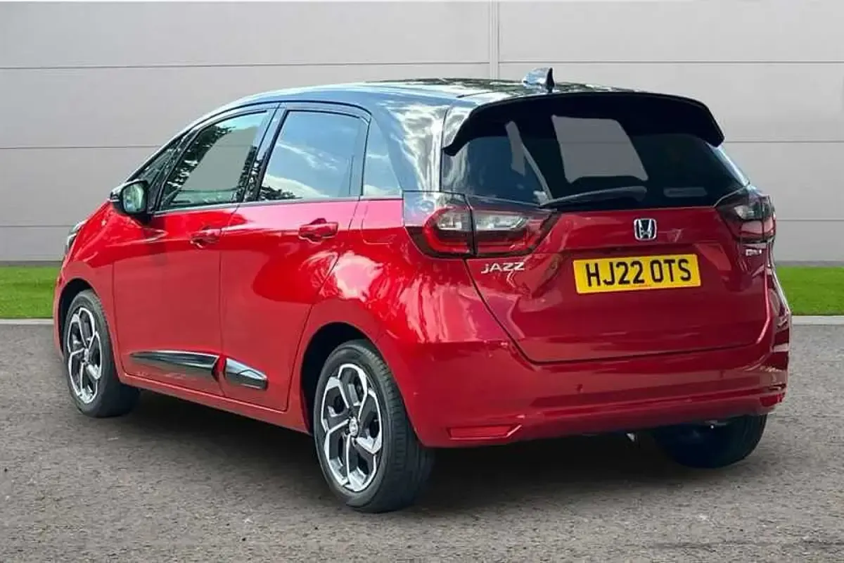 Used Honda Jazz Hybrid 109 HP (80 kW) 2022 Red Hatchback