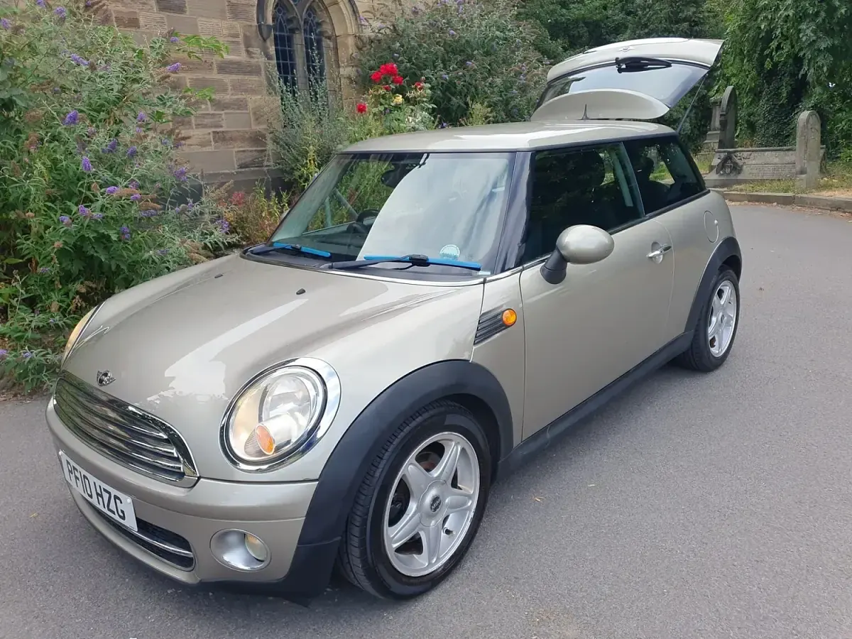 Used Mini Cooper D Hatch 2010 Silver Hatchback
