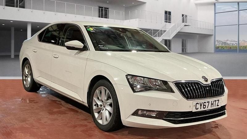 Used Skoda Superb SE Technology 150 HP (110 kW) 2018 White Hatchback