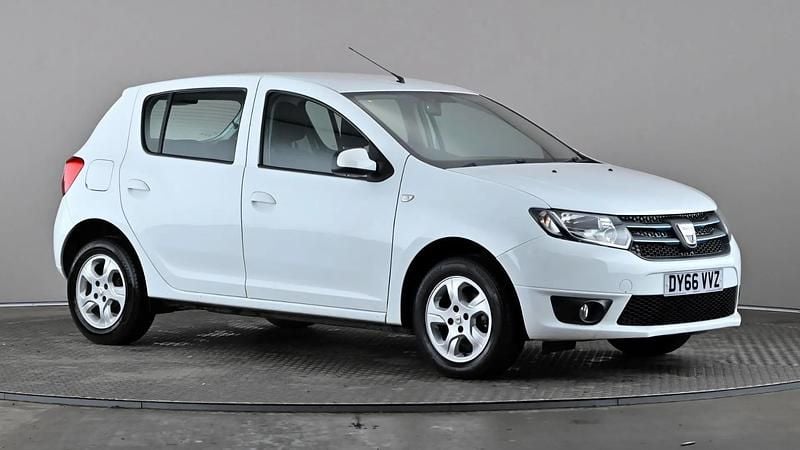Used Dacia Sandero Lauréate 90 HP (66 kW) 2016 White Hatchback