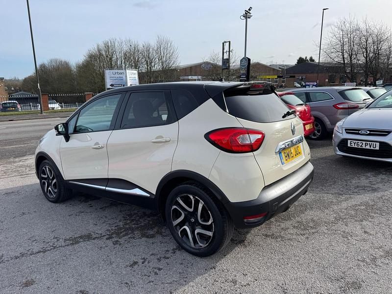 Used Renault Captur Dynamique 90 HP (66 kW) 2015 Cream SUV