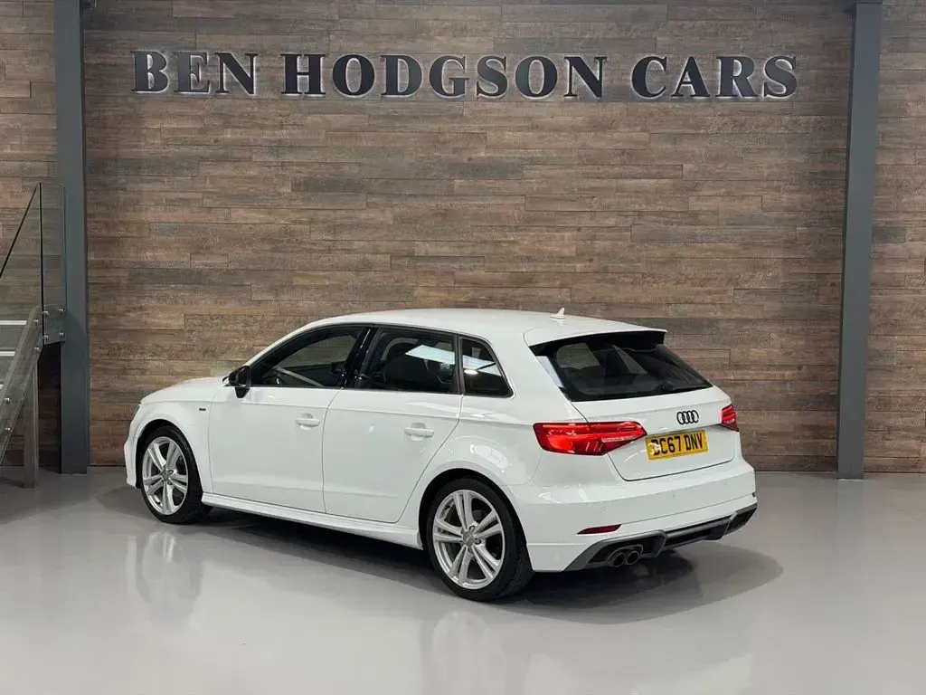 Used Audi A3 Sportback S-Line 150 HP (110 kW) 2018 White Hatchback