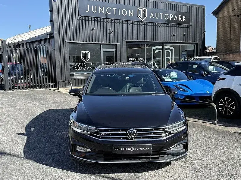Usado VW Passat R-line 150 HP (110 kW) 2021 Preto Carrinha