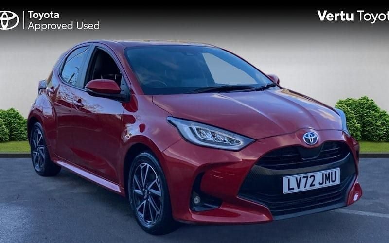Used 2025 Toyota Yaris Hybrid Design Hatchback | £17,176 (Super price) - Image 1/4