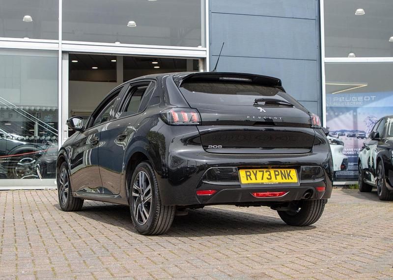 Used Peugeot 208 Allure+ 99 HP (72 kW) 2023 Black Hatchback