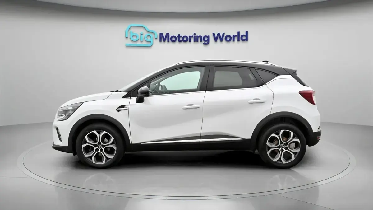 Used Renault Captur Techno 90 HP (66 kW) 2023 White/black SUV