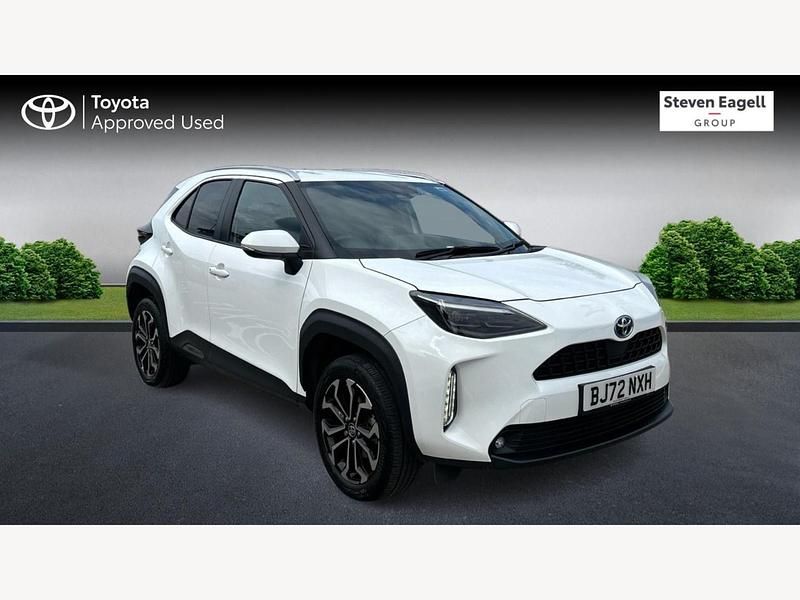 White Used 2022 Toyota Yaris Hybrid Design Hatchback | £20,115 (Expensive) - Image 1/3