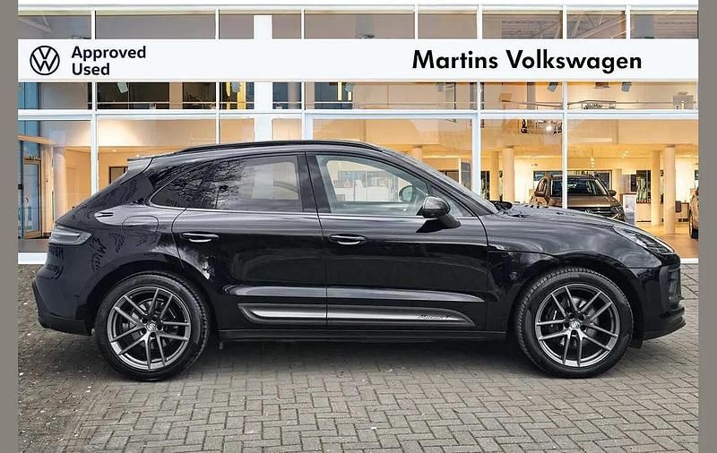 Used Porsche Macan 261 HP (191 kW) 2024 Black SUV