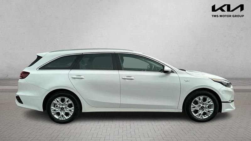 Used Kia Ceed 138 HP (101 kW) 2025 White Hatchback