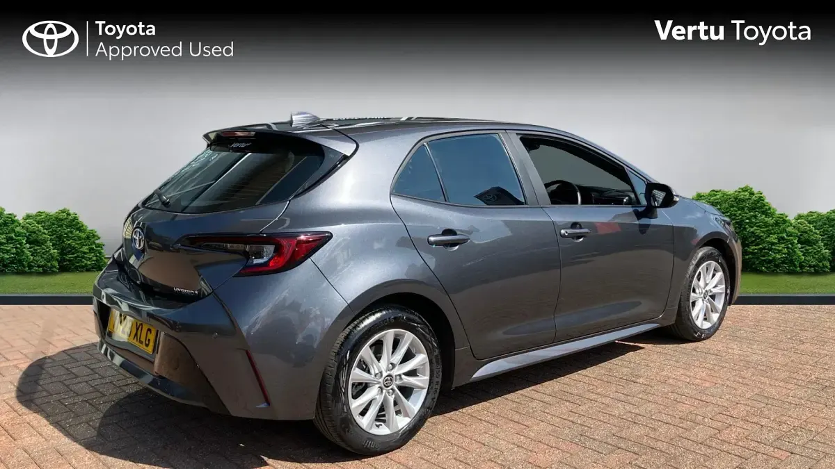 Used Toyota Corolla 140 HP (102 kW) 2023 Decuma grey (metallic paint) Hatchback