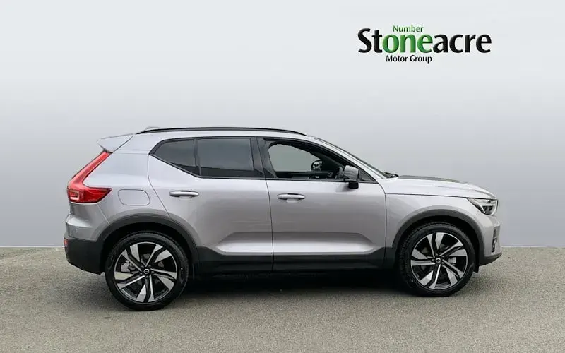 New Volvo XC40 Plus 163 HP (119 kW) 2026 Silver SUV