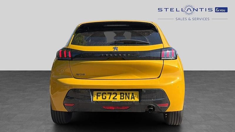 Used Peugeot 208 Allure+ 99 HP (72 kW) 2022 Yellow Hatchback