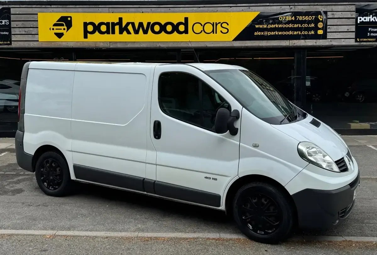 Usado Renault Trafic 115 HP (84 kW) 2011 Branco Monovolume