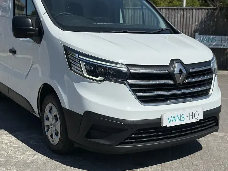 Used Renault Trafic Business 2022 Glacier white