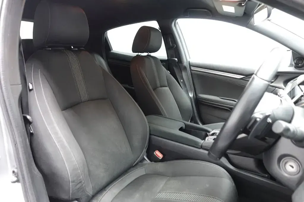 Used Honda Civic Sport 182 HP (133 kW) 2019 Silver Hatchback