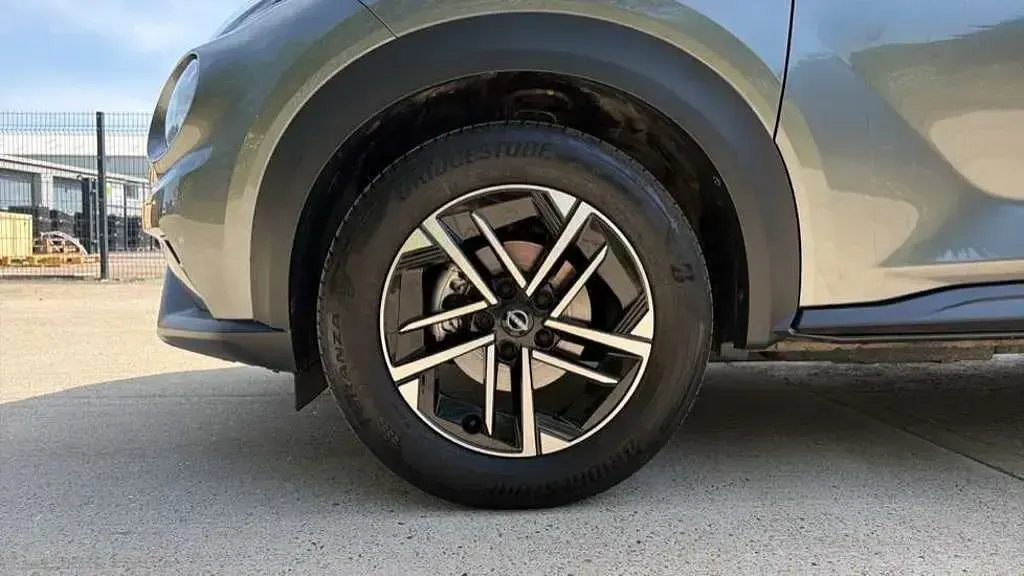 Used Nissan Juke N-Connecta 114 HP (83 kW) 2024 Grey SUV