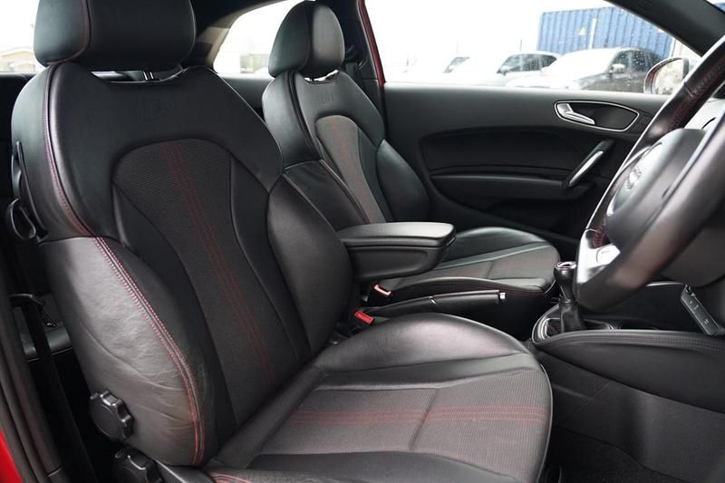 Used Audi A1 Advanced 256 HP (188 kW) 2014 Red Hatchback