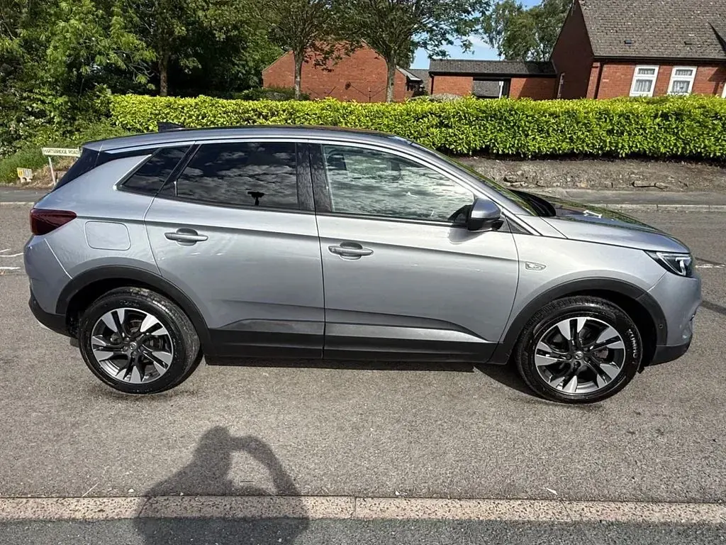 Used Vauxhall Grandland X Sport 130 HP (95 kW) 2018 Grey SUV