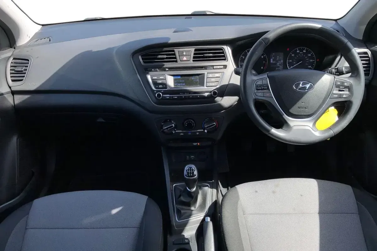 Used Hyundai i20 SE 101 HP (74 kW) 2017 Silver Hatchback