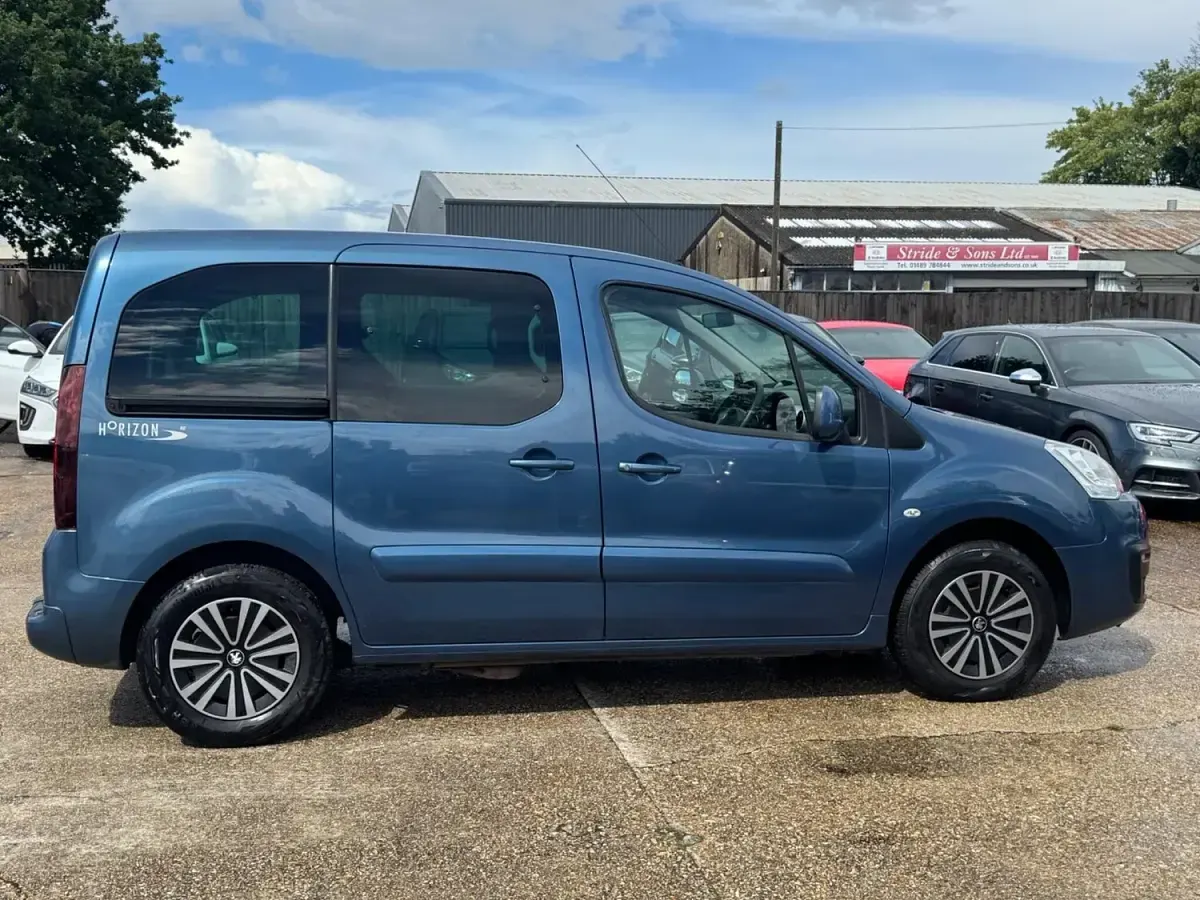 Used Peugeot TePee Allure 2017 Blue MPV