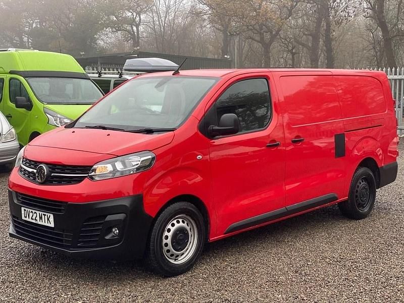 Used Vauxhall Vivaro S 100 HP (73 kW) 2022 Red MPV