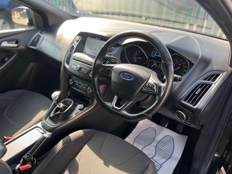 Used Ford Focus ST-Line 125 HP (91 kW) 2017 Black Hatchback