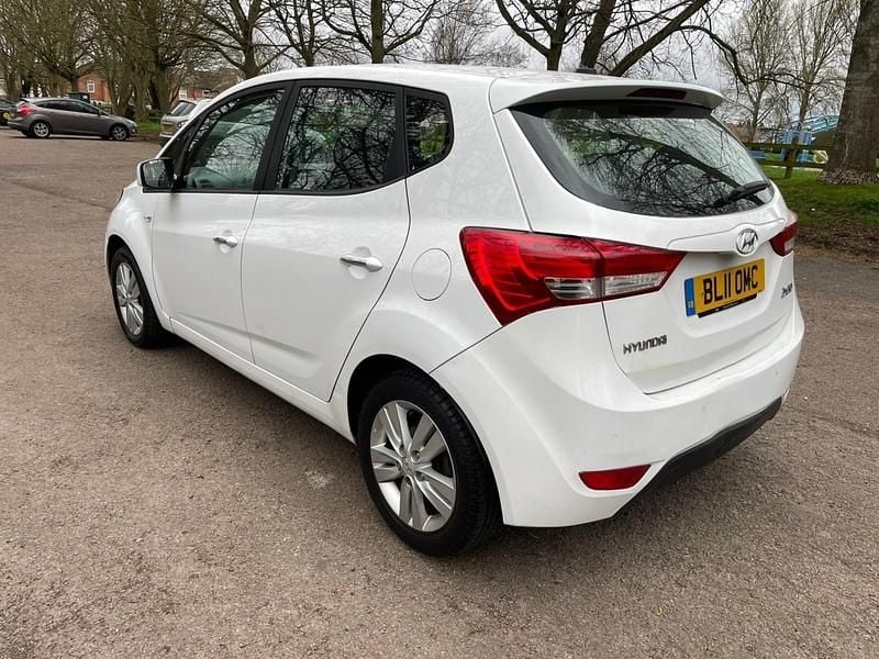 Used Hyundai ix20 Active 123 HP (90 kW) 2011 White Hatchback