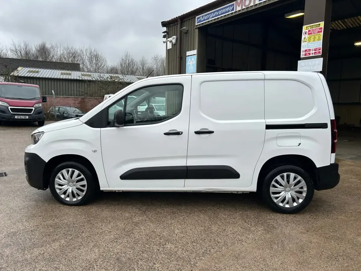 Begagnad Peugeot Partner 100 HK (73 kW) 2021 Vit Minibuss