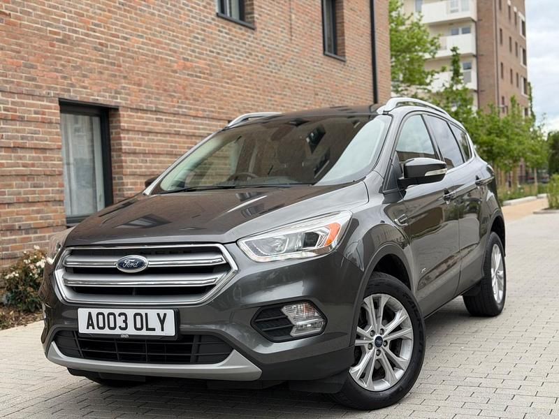 Begagnad Ford Kuga Titanium 180 HK (132 kW) 2017 Grå SUV