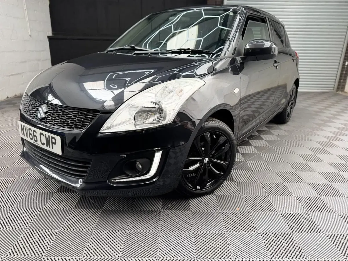 Usado Suzuki Swift SZ-L 94 HP (69 kW) 2016 Preto Citadino
