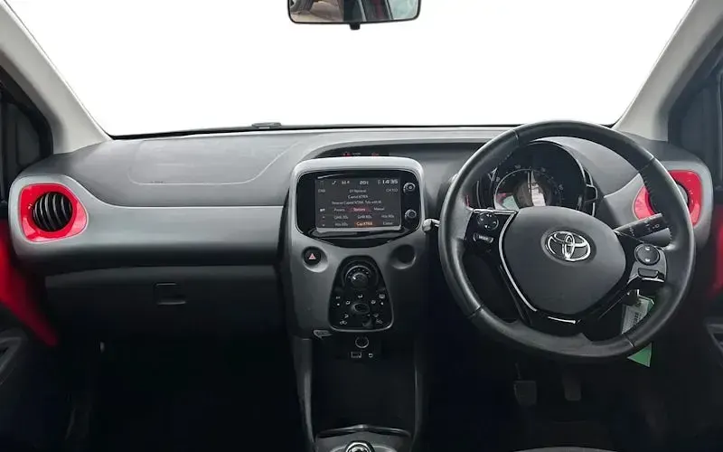 Used Toyota Aygo X-play 72 HP (52 kW) 2019 Red Hatchback