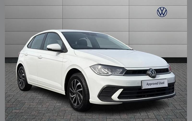 Used VW Polo Life 80 HP (58 kW) 2023 White Hatchback