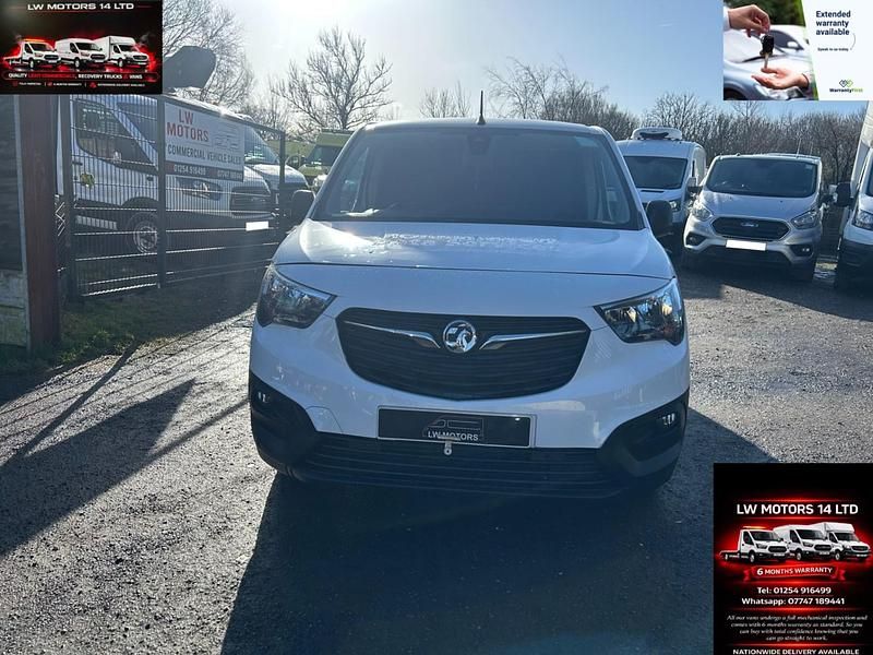 Begagnad Vauxhall Combo 100 HK (73 kW) 2021 Vit Minibuss