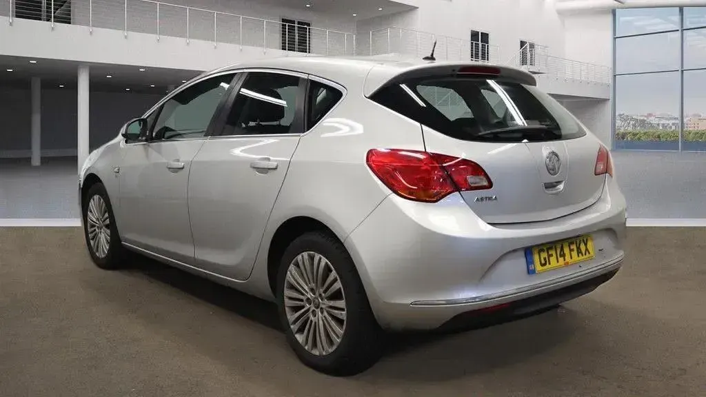 Begagnad Vauxhall Astra Excite 100 HK (73 kW) 2014 Silver Halvkombi