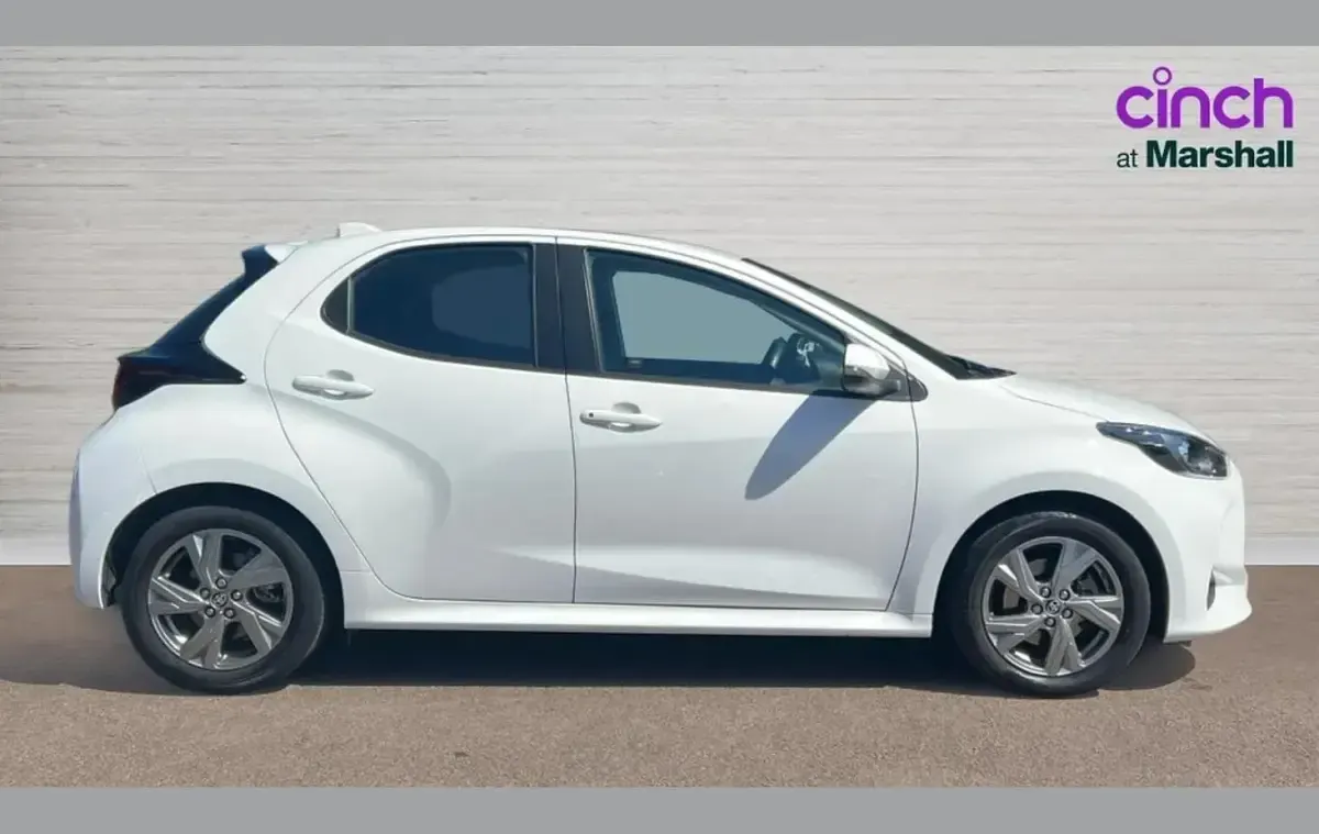 Used Toyota Yaris 113 HP (83 kW) 2024 White Hatchback