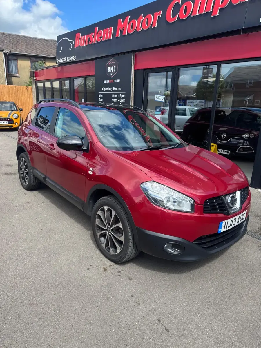 Used Nissan Qashqai 360º 130 HP (95 kW) 2013 Red SUV
